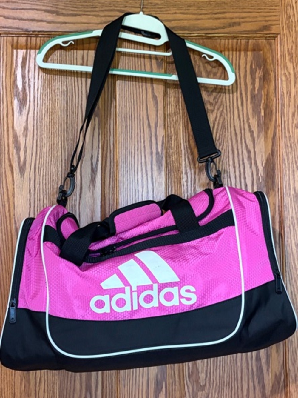 adidas Pink and Black Sport Duffel Bag w/Vented Pockets Interior Pocket Like New
